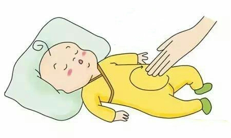新生儿经常憋气发力，手脚乱蹬，咋回事？