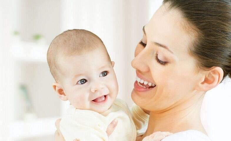 为么什?婴儿困了不能自己睡觉，非要人哄非要人抱呢？