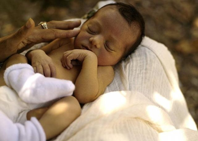 宝宝这些小动作有何含义